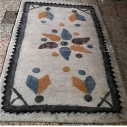 فرش نمدی سنتی زمینه روشن