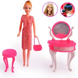 عروسک باربی با میز آرایش
