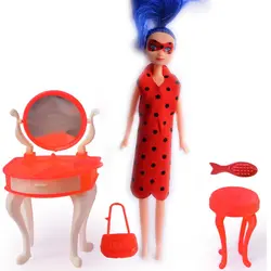 عروسک باربی با میز آرایش