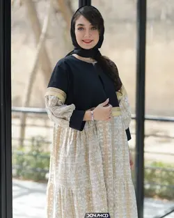 مانتو مشکی کرم کمر طلا دوزی