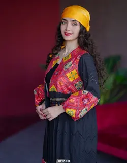 مانتو کمر سکه دوزی پایین خامه دوزی مشکی قرمز