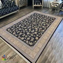 فرش 700 شانه طلاکوب طرح فرنوش زمینه سرمه ای | فرشینه کاشان