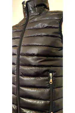 جلیقه فصل جدید پارچه پفدار سبک رنگ مشکی برند zehaboutdoor کد 1666862405