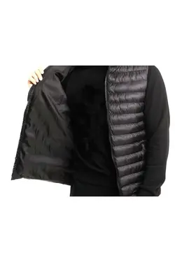 جلیقه فصل جدید پارچه پفدار سبک رنگ مشکی برند zehaboutdoor کد 1666862405