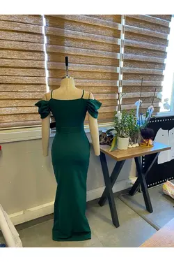 لباس مجلسی پارچه کرپ طرح چاکدار از جلو کمربند‎دار دوشی سبز وارداتی , زنانه برند merlavin کد 1668616370