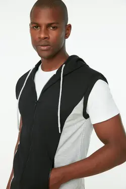 سوییشرت زیپدار کلاهدار متناسب مردانه مشکی خط‎دار برند TRENDYOL MAN کد 1646466962