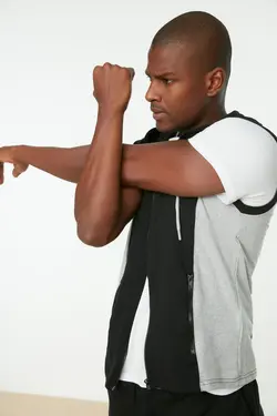 سوییشرت زیپدار کلاهدار متناسب مردانه مشکی خط‎دار برند TRENDYOL MAN کد 1646466962