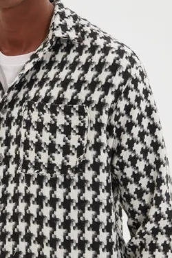 پیراهن گشاد مردانه یقه دو جیبه آستین بلند مشکی برند TRENDYOL MAN کد 1645298433