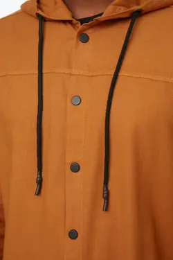 پیراهن بسته شدنی کلاهدار متناسب مردانه دکمه دار آستین بلند دارچینی برند TRENDYOL MAN کد 1645298406