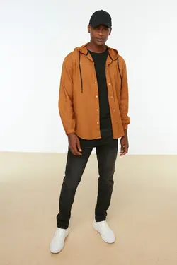 پیراهن بسته شدنی کلاهدار متناسب مردانه دکمه دار آستین بلند دارچینی برند TRENDYOL MAN کد 1645298406