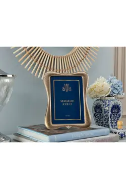قاب عکس کوچک طلایی سانتی متر برند Madame Coco کد 1644995379