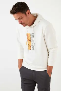 سوییشرت چاپ اسلیم فیت کلاهدار پنبه ای طرح‎دار مردانه برند Buratti کد 1669136676