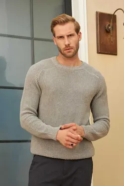 پلیور بافتنی پنبه ای ملانژ یقه گرد طوسی مردانه برند odelon کد 1669136567