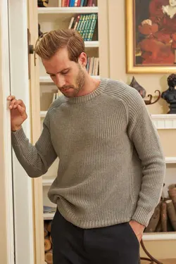 پلیور بافتنی پنبه ای ملانژ یقه گرد طوسی مردانه برند odelon کد 1669136567