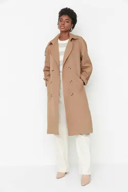 بارانی گشاد بلند ضد آب طرح‎دار کمربند‎دار چاک دار قهوه ای سموری بادگیر برند TRENDYOLMİLLA کد 1669921398