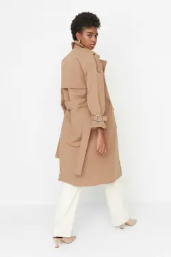 بارانی گشاد بلند ضد آب طرح‎دار کمربند‎دار چاک دار قهوه ای سموری بادگیر برند TRENDYOLMİLLA کد 1669921398