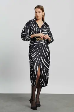 پیراهن ساتن طرح گورخری کمربند‎دار درب‎دار آستین خفاشی یقه هفت مشکی زنانه برند Kdm Kadın Modası کد 1673777958