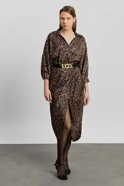 پیراهن ساتن طرح پلنگی کمربند‎دار درب‎دار آستین خفاشی یقه هفت زنانه برند Kdm Kadın Modası کد 1673777542