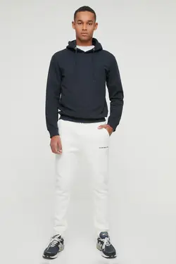 شلوار راحتی متناسب مردانه قلاب دوزی شده شیری برند TRENDYOL MAN کد 1647099660