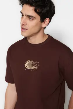 تیشرت برش چاپی 100پنبه مردانه قهوه‎ای برند TRENDYOL MAN کد 1682156526