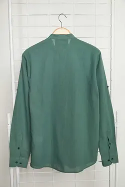 پیراهن اسلیم فیت 100پنبه ای سرشونه دار یقه دیپلمات ساده سبز تیره مردانه برند TRENDYOL MAN کد 1684845818