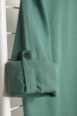 پیراهن اسلیم فیت 100پنبه ای سرشونه دار یقه دیپلمات ساده سبز تیره مردانه برند TRENDYOL MAN کد 1684845818