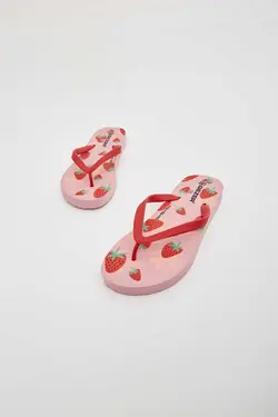 دمپایی استخر ساحلی کف کشی روزانه آبی انگشتی طرح‎دار طرح توت فرنگی پودر زنانه برند Moda Devrin کد 1685251682