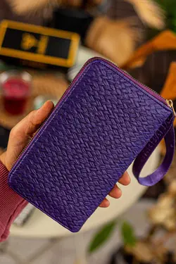 کیف پول جا کارتی بافتنی دسته دار گشاد طرح حصیری مچی بنفش تیلبورگ برند Garbalia کد 1686747505