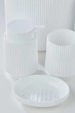 ست سرویس بهداشتی راه‎راه سفید .گرد. برند vipgross کد 1688316598