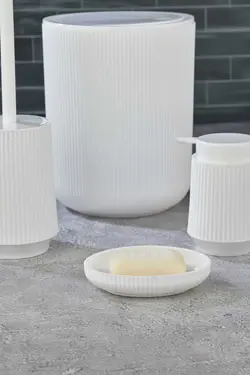 ست سرویس بهداشتی راه‎راه سفید .گرد. برند vipgross کد 1688316598