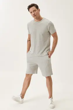 لباس راحتی اسلیم فیت مردانه آستین کوتاه یقه گرد طرح‎دار سفید- سرمه ای شورت دار برند Altınyıldız Classics کد 1647341642