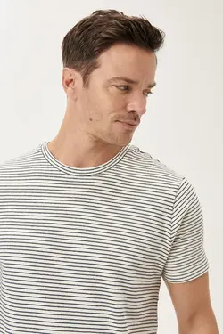 لباس راحتی اسلیم فیت مردانه آستین کوتاه یقه گرد طرح‎دار سفید- سرمه ای شورت دار برند Altınyıldız Classics کد 1647341642