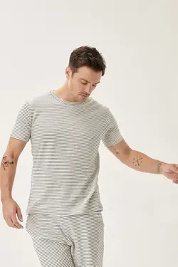 لباس راحتی اسلیم فیت مردانه آستین کوتاه یقه گرد طرح‎دار سفید- سرمه ای شورت دار برند Altınyıldız Classics کد 1647341642