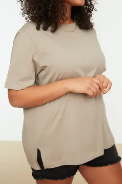 تیشرت بافتنی گرد یقه ساده چاک دار قهوه ای سموری برند Trendyol Curve کد 1647311171