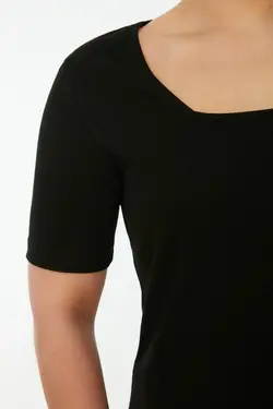 تیشرت بافتنی یقه ساده مربع مشکی برند Trendyol Curve کد 1647311059