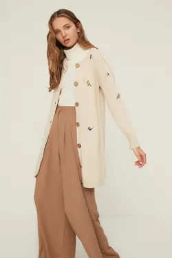 بافتنی قلاب دوزی شده دکمه دار یقه گرد بژ برند TRENDYOL MODEST کد 1647390187