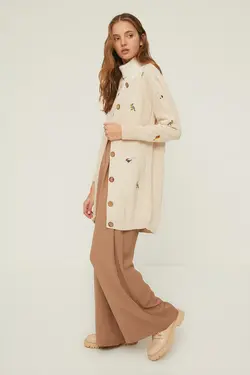 بافتنی قلاب دوزی شده دکمه دار یقه گرد بژ برند TRENDYOL MODEST کد 1647390187