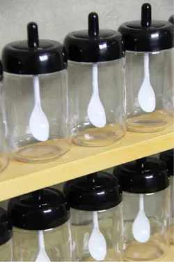 تنظیم کننده قفسه ست ست‎ادویه آشپزخانه استند‎دار شیشه ای چوب پیشخوان 10lu رو قاشق دار برند İLİVA کد 1647532568