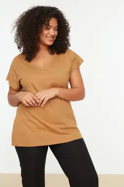 تیشرت بافتنی ساده چاک دار یقه هفت قهوه ای برند Trendyol Curve کد 1647530352