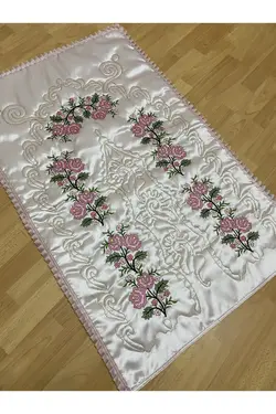 سجاده ساتن قلاب دوزی شده پودر برند ayhan home ev tekstili کد 1647791241