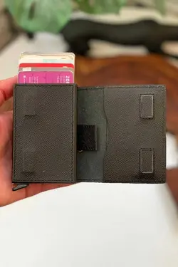 بسته طراحی ویژه جا کارتی چرم اصل برند cheetah quality کد 1698477844