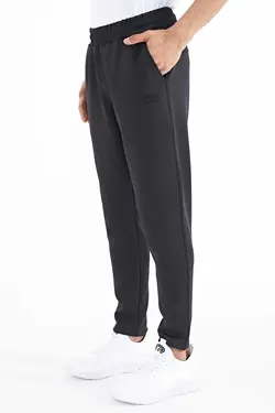 شلوار راحتی راحت کشی مخفی جیبدار عقب مردانه زیپدار مشکی برند Air Jones کد 1697773275