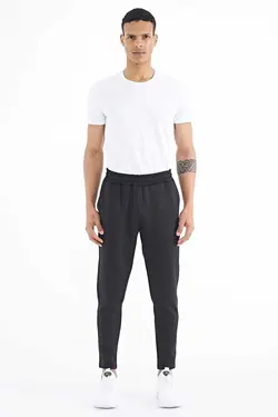 شلوار راحتی راحت کشی مخفی جیبدار عقب مردانه زیپدار مشکی برند Air Jones کد 1697773275