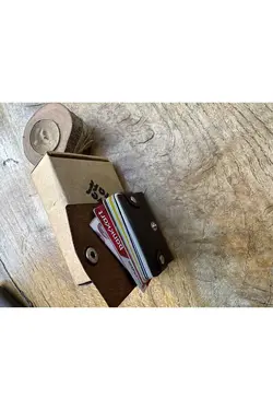 جا کلیدی سری با استعداد کارتی چرم اصل دست ساز برند overcraft کد 1700556268
