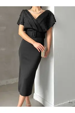 لباس مجلسی پارچه کمربند‎دار آستین خفاشی سایز بزرگ مروارید دوزی شده یقه هفت مشکی زنانه برند WoolnClyde کد 1700631607