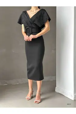 لباس مجلسی پارچه کمربند‎دار آستین خفاشی سایز بزرگ مروارید دوزی شده یقه هفت مشکی زنانه برند WoolnClyde کد 1700631607