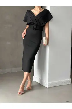 لباس مجلسی پارچه کمربند‎دار آستین خفاشی سایز بزرگ مروارید دوزی شده یقه هفت مشکی زنانه برند WoolnClyde کد 1700631607