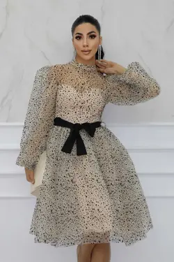 مجلسی دکلته توری کشی کوتاه کمربند‎دار شفاف آستین طرح‎دار شسته مشکی بروی برند Matik Abiyem کد 1700630064