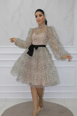 مجلسی دکلته توری کشی کوتاه کمربند‎دار شفاف آستین طرح‎دار شسته مشکی بروی برند Matik Abiyem کد 1700630064