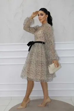 مجلسی دکلته توری کشی کوتاه کمربند‎دار شفاف آستین طرح‎دار شسته مشکی بروی برند Matik Abiyem کد 1700630064